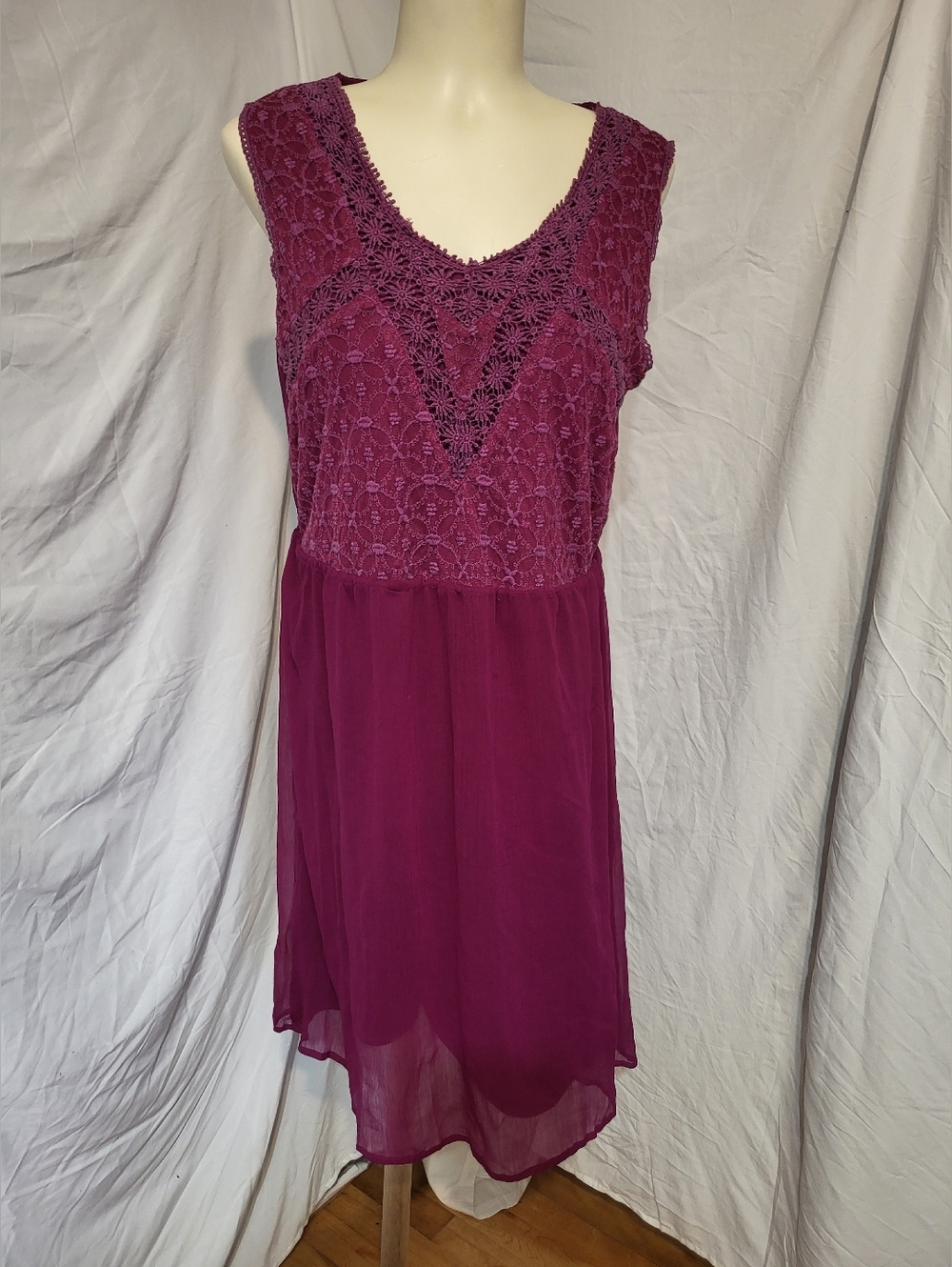 Ricki's Crochet Lace Bodice Fuchsia Midi Dress, Size Large